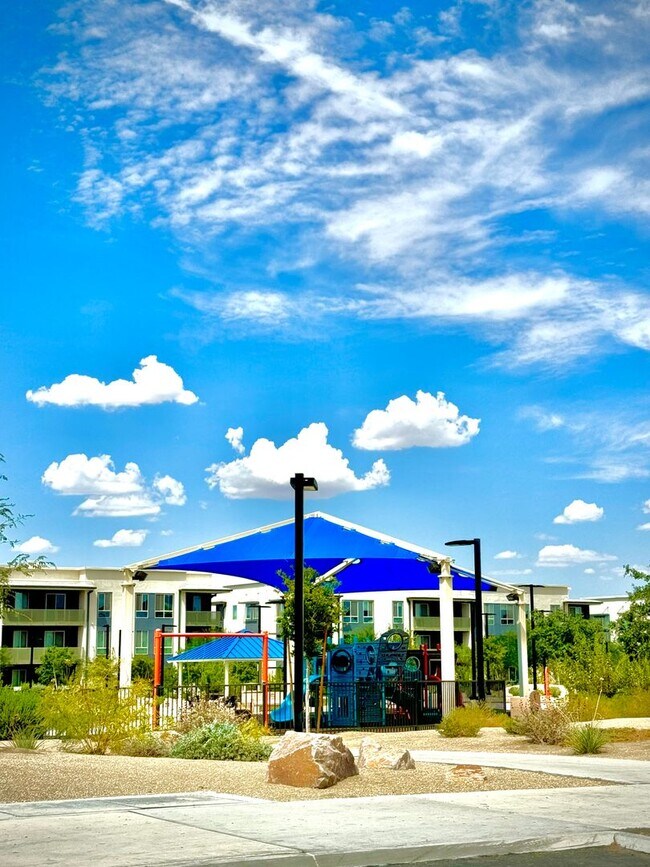 Building Photo - AMAZING, CORNER LOT, UPGRADED TOWNHOME IN "HENDERSON!!"  NEXT DOOR TO COMMUNITY DOG PARK!!