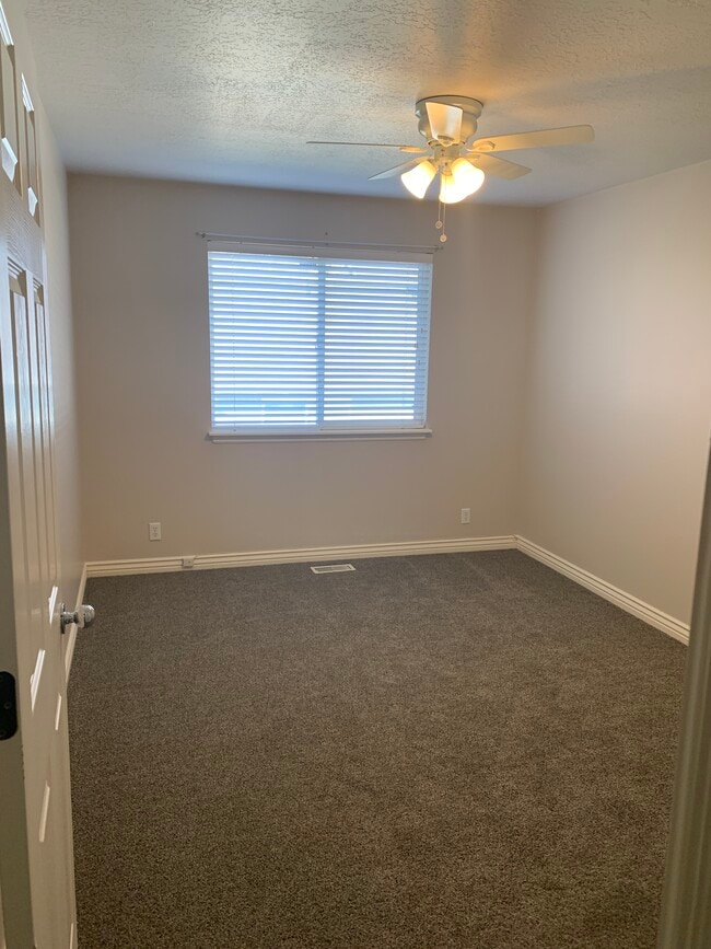 Building Photo - 325 E 100 S