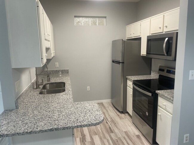 Building Photo - **Move In Special 25% of first month's ren...