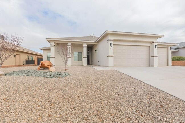 Building Photo - Modern 4 Bed 3 Bath - Pets Allowed!