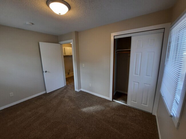 Building Photo - Pet Friendly, no weight/breed restrictions! Detached Garage!