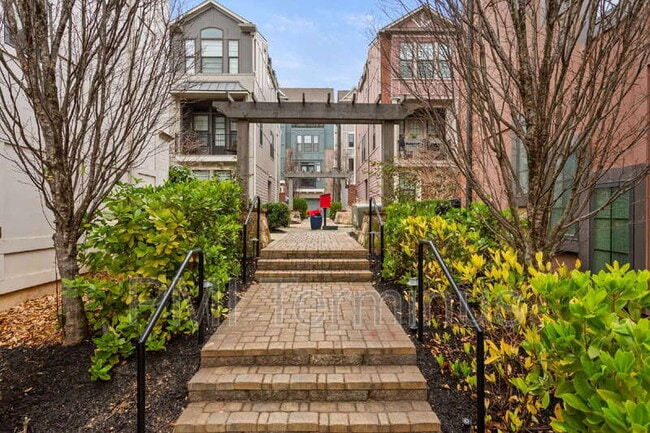 Building Photo - 609 Broadview Terrace NE