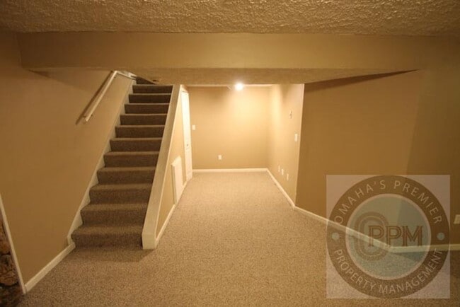 Building Photo - 3Bd/2Ba near 84th & I-80
