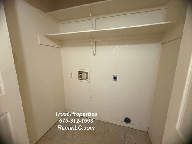Building Photo - 472 Cll De Oro