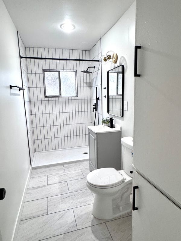 Building Photo - 1540 W 60th St