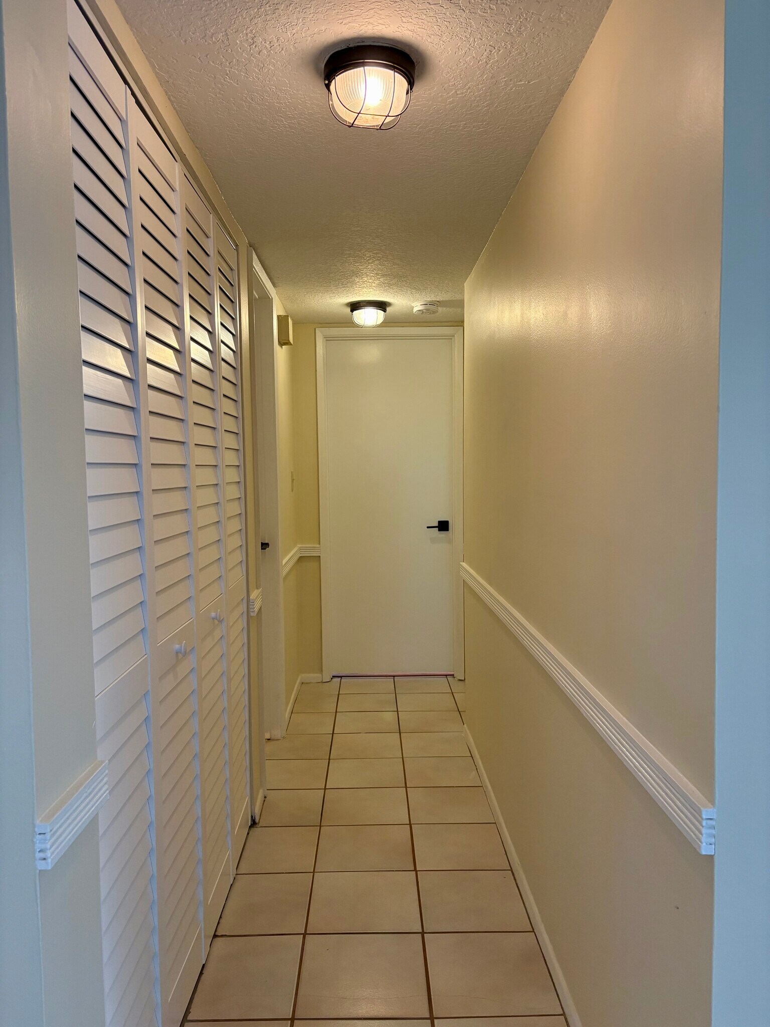 Building Photo - 2717 S Oakland Forest Dr