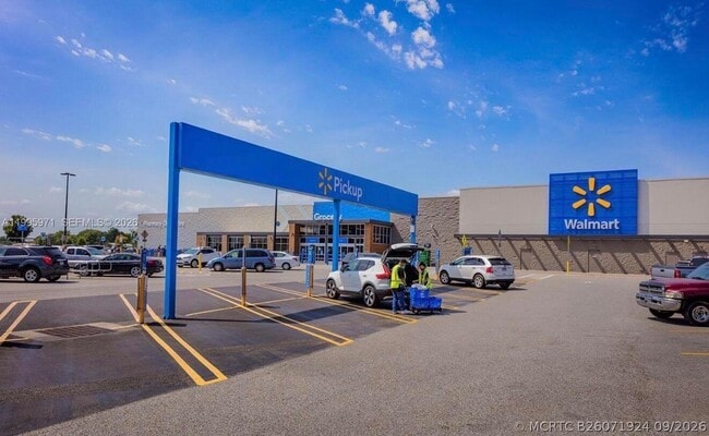 Building Photo - 609 S State Rd 7