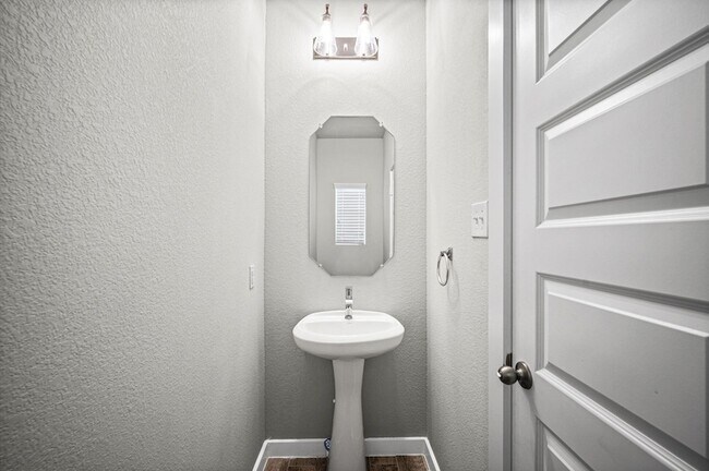 Building Photo - 144 Shining Pt Dr