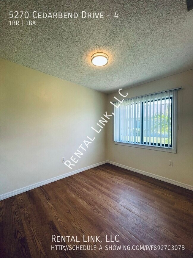 Building Photo - 5270 Cedarbend Dr