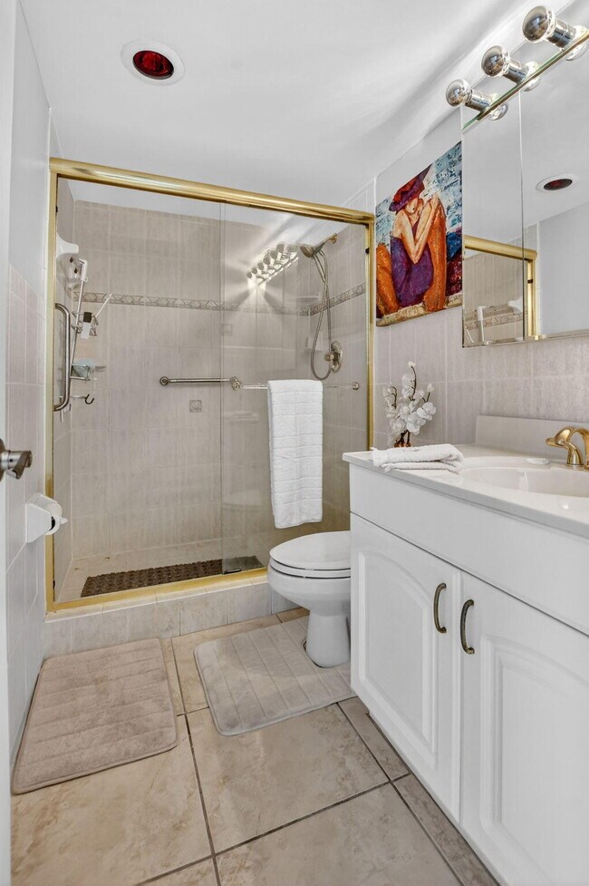 Building Photo - 3000 S Ocean Blvd