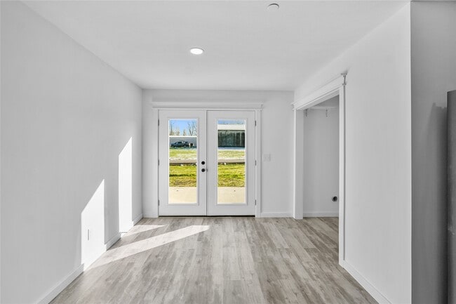 Building Photo - 423 W 3rd St