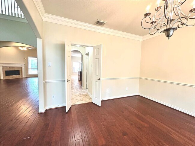 Building Photo - 26223 Longmont Park Ln