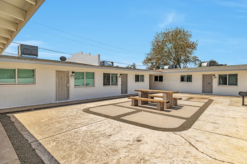 Building Photo - 5927 W Rose Ln