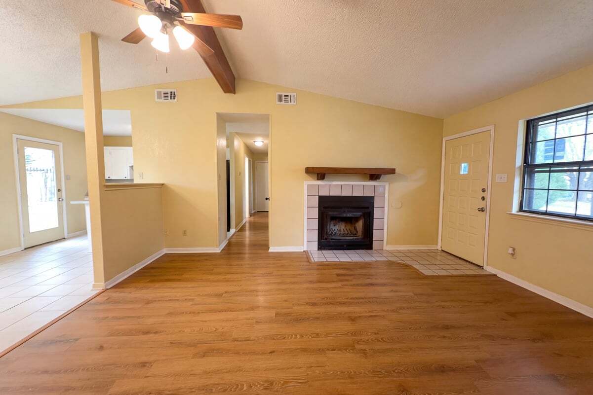 Building Photo - 908 Hackberry St