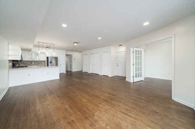 Building Photo - 204 Jackson St