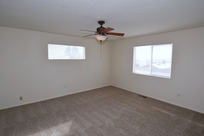 Building Photo - Great location! Nice 3Br, 2.5Ba Near Alame...