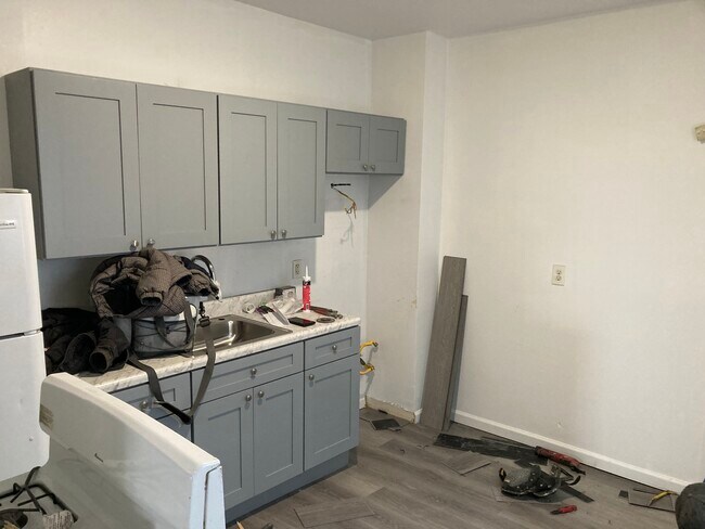 Building Photo - 42 Tillinghast St