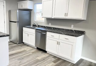 Building Photo - Newly renovated adorable 3 bedroom house c...