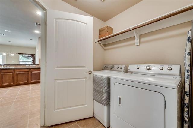 Building Photo - 9624 Sleepy Hollow Dr