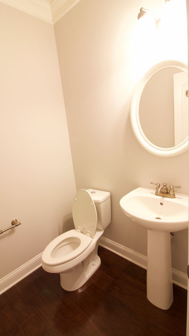 Building Photo - Breathtaking 2 Bd/2.5 Baths End-Unit Townh...