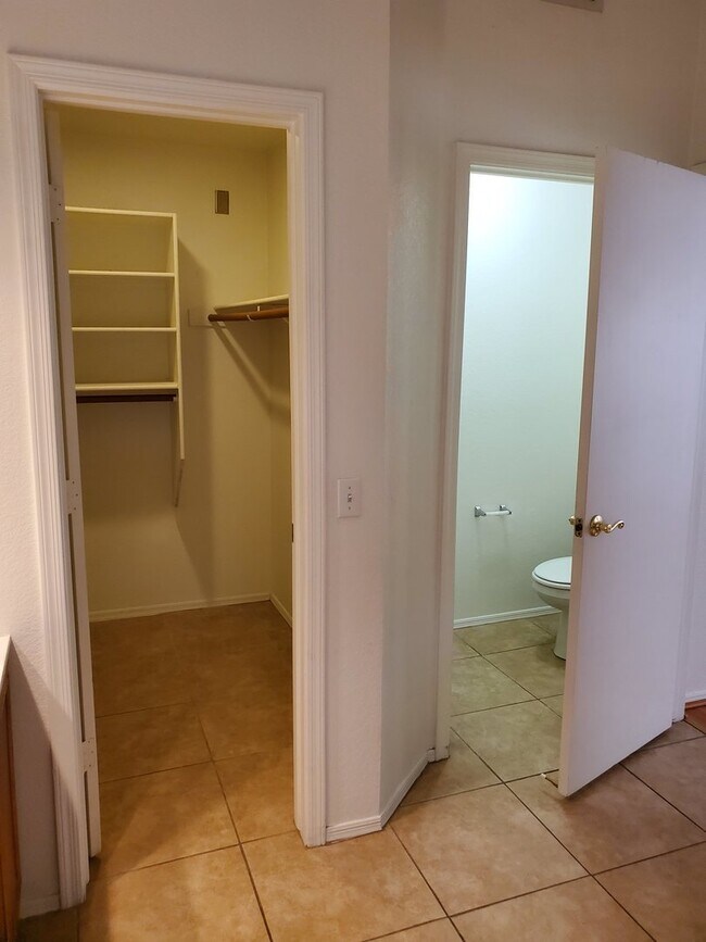 Building Photo - 510 W Sereno Dr