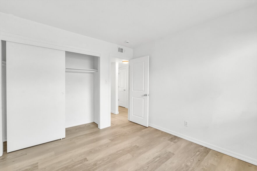Building Photo - 812 Carro Dr