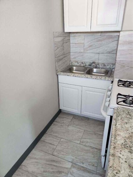 Primary Photo - 301 W 44th St