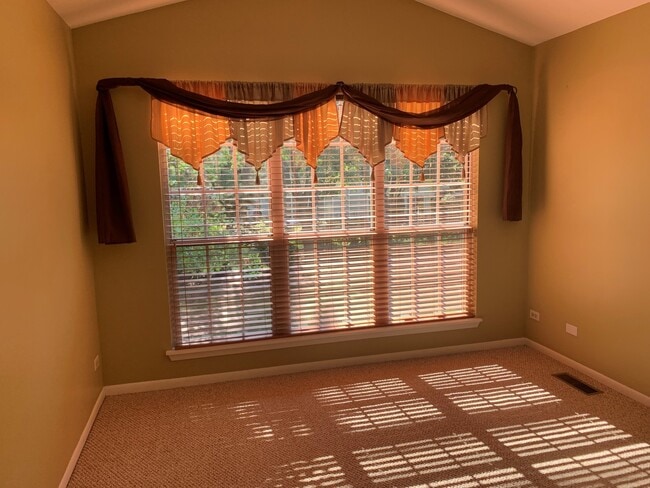 Building Photo - 1161 Regency Dr
