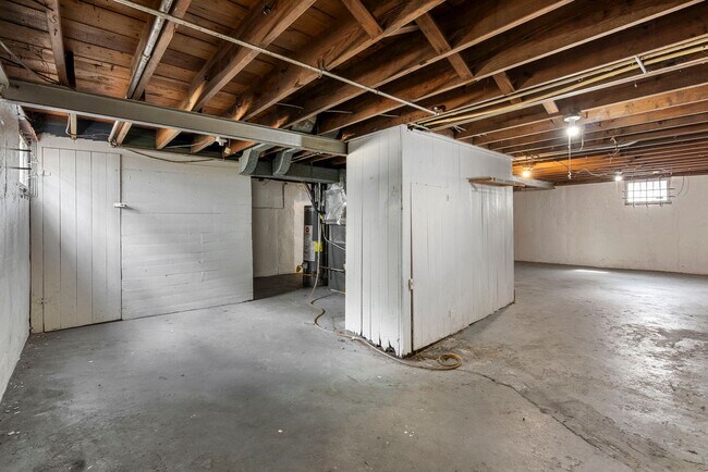 Building Photo - Charming Updated 2 Bed, 1 Bath Ranch – A H...