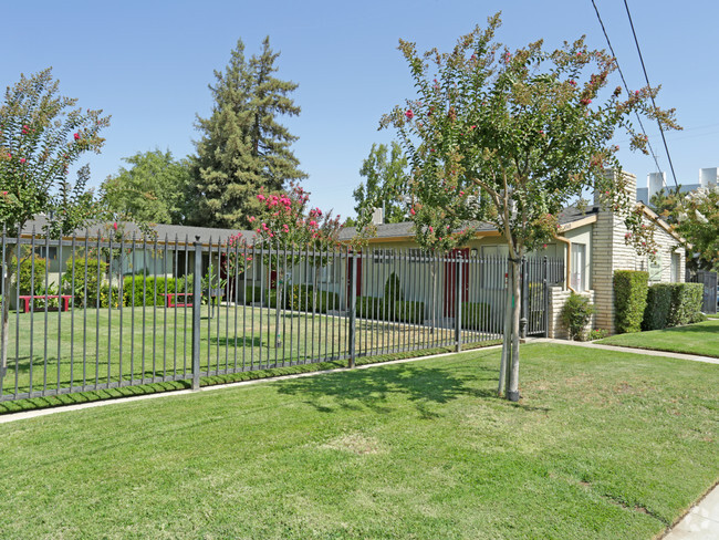 Building Photo - 4545 E Sierra Madre Ave