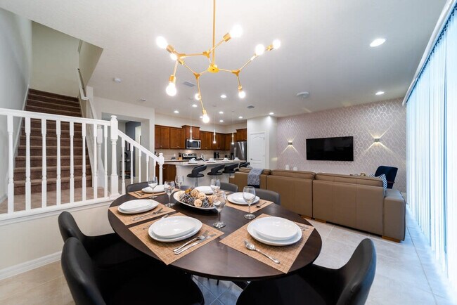 Building Photo - 2422 Dubai St