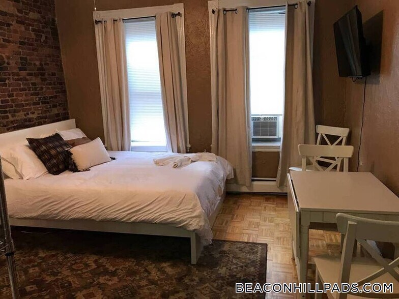 Building Photo - 40 Anderson St