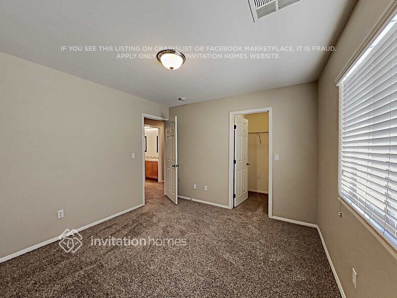 Building Photo - 10536 Bella Camrosa Dr