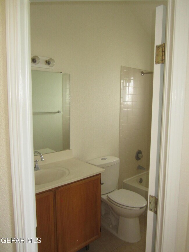 Building Photo - 538 Olmeca Dr