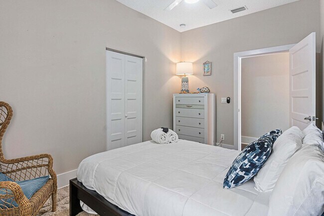 Building Photo - 76 Sanford St