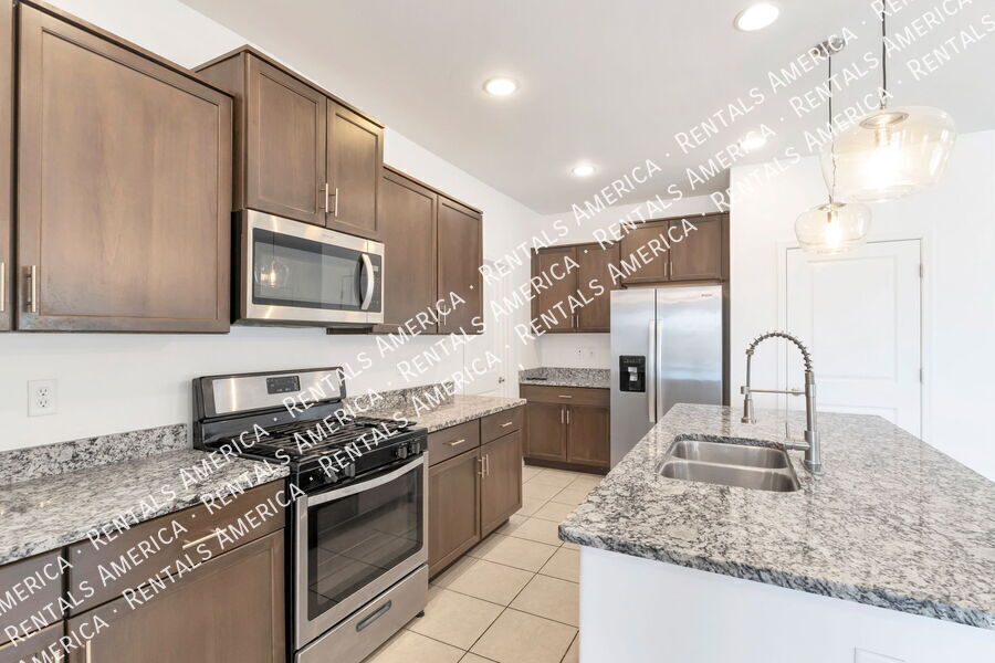 Building Photo - 6952 W Hedge Rose Dr