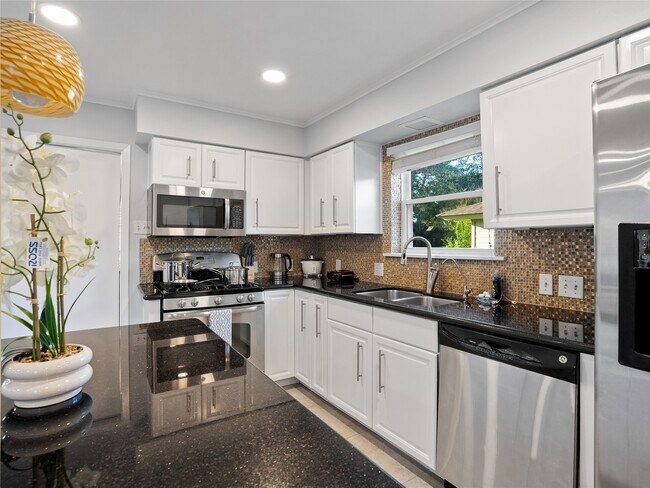 Building Photo - 9403 Timberside Dr