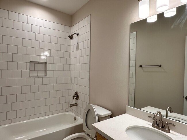 Building Photo - 21 Westway Ct