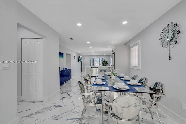 Building Photo - 895 W 39th Pl