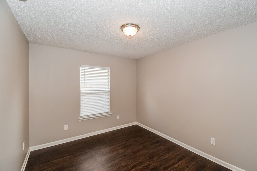 Building Photo - 228 Prince Phillip Dr