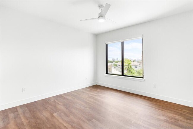 Building Photo - 2311 Westheimer Rd