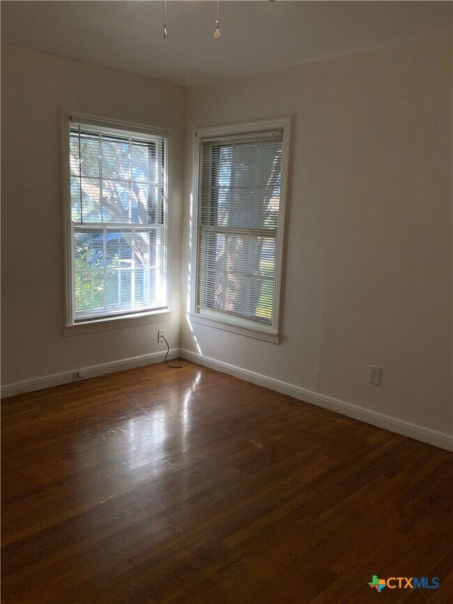 Building Photo - 1308 Fairview Dr