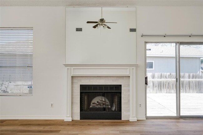 Building Photo - 2007 Castle View Dr