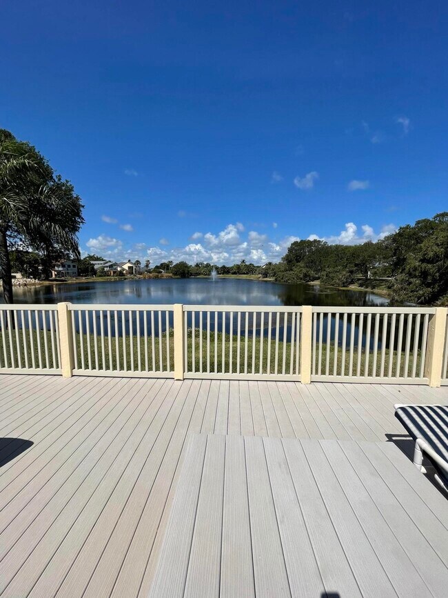 Building Photo - 613 Manatee Dr