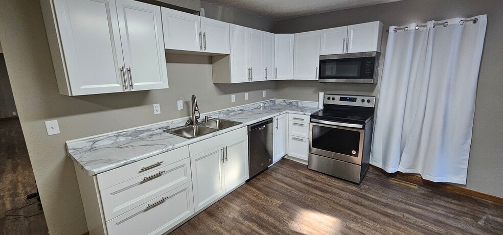 kitchen - 506 Bay St