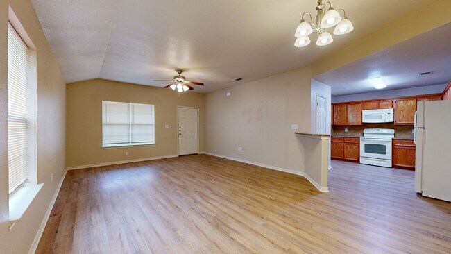 Building Photo - 902 Yi Dr