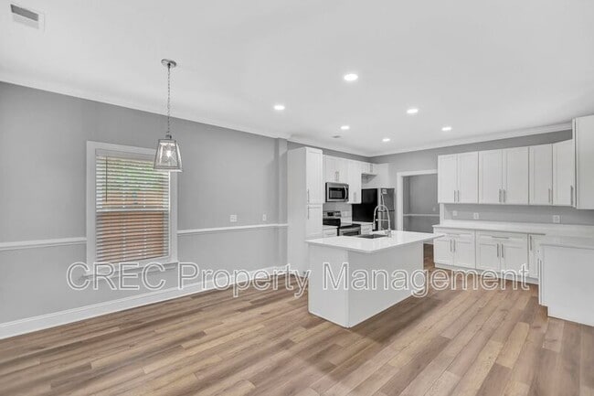 Building Photo - 2703 E Surrey Dr