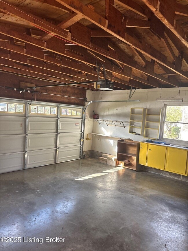 Building Photo - 1305 Abbeywood Rd