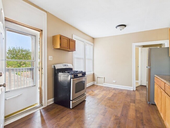 Building Photo - 4338 W Kamerling Ave