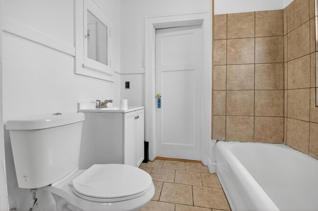 Building Photo - 1927 Harriet St